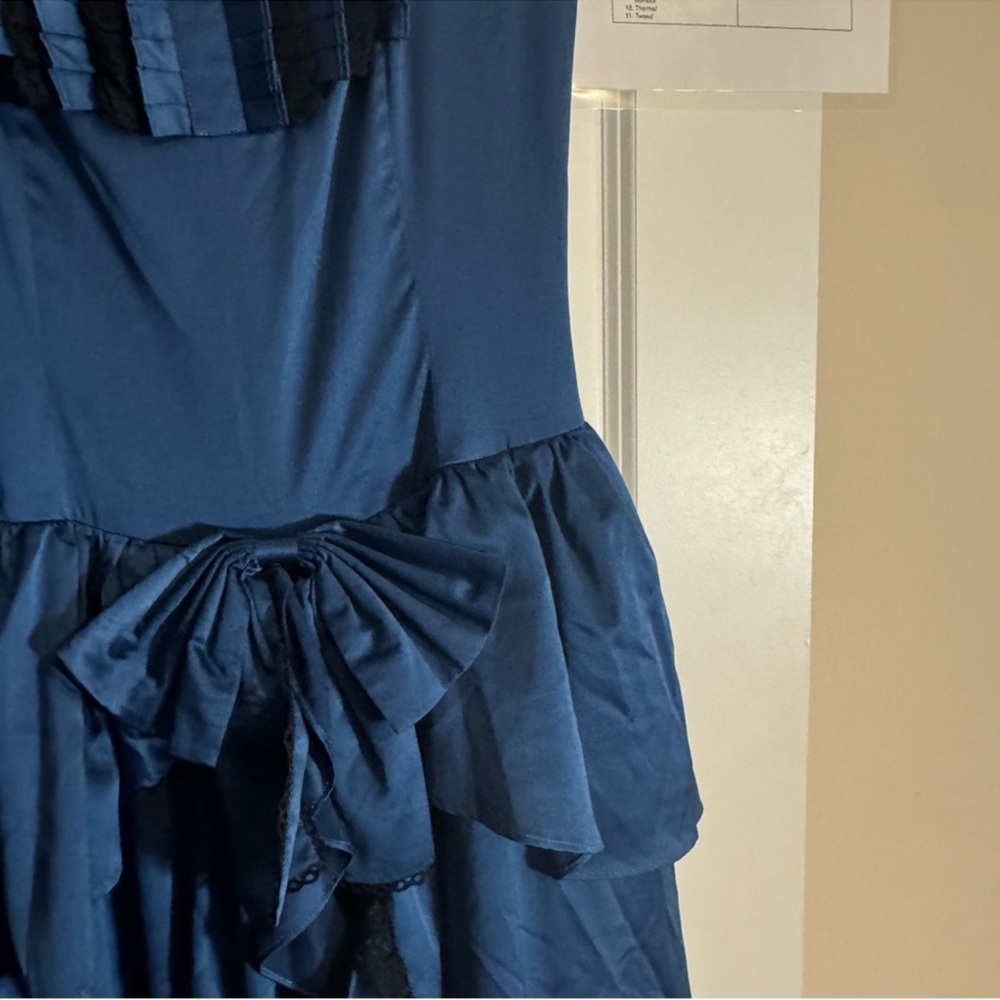 Victorian Choice Renaissance Tiered Hem Dress - Picture 9 of 11